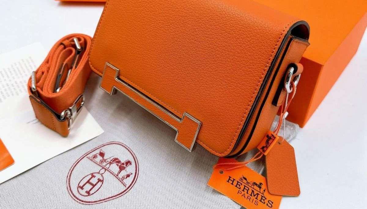 Why Luxury Brands Captivate Us: A Deep Dive Into Consumers Behavior