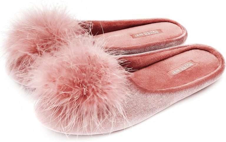 Pink house slippers with chic pom-pom